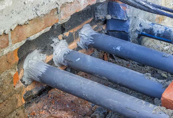 Hidráulica: para atualizar imóveis, o ideal é que se troque a tubulação toda – até a prumada geral, em caso de edifícios – evitando que um problema futuro, como entupimentos e vazamentos, danifiquem os revestimentos recém-trocados