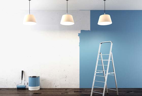 Pintura: deve-se lixar, passar massa e limpar muito bem antes da execução da pintura propriamente dita. “Casa mal pintada, não enche os olhos”, adverte a arquiteta