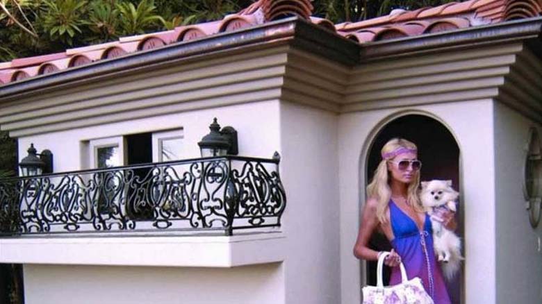 Paris Hilton gasta R$ 800 mil com mansão para cachorros