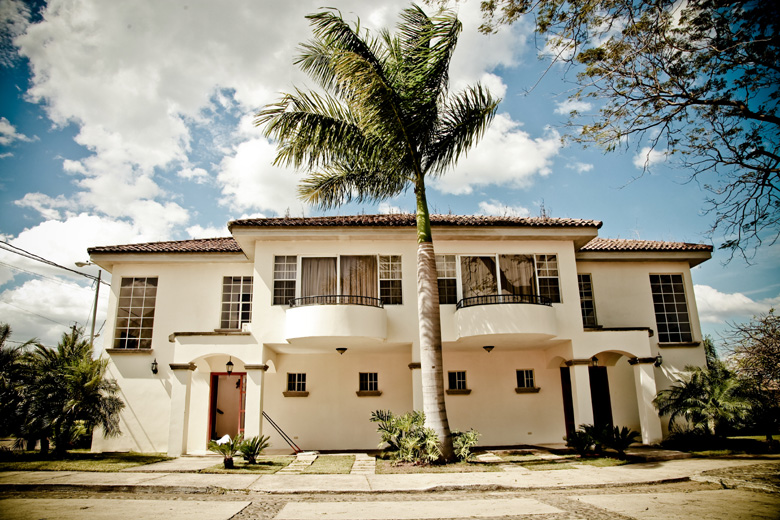 Casal brasileiro vende sonho americano com imóveis na Flórida