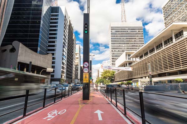 Expansão de ciclovias influenciam mercado imobiliário de São Paulo